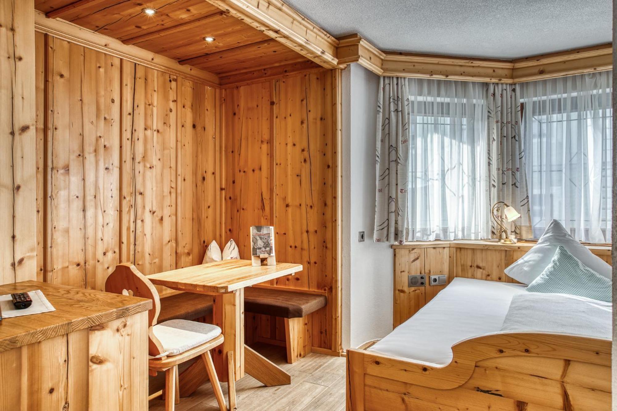 מידרס Hotel Alpenstolz מראה חיצוני תמונה