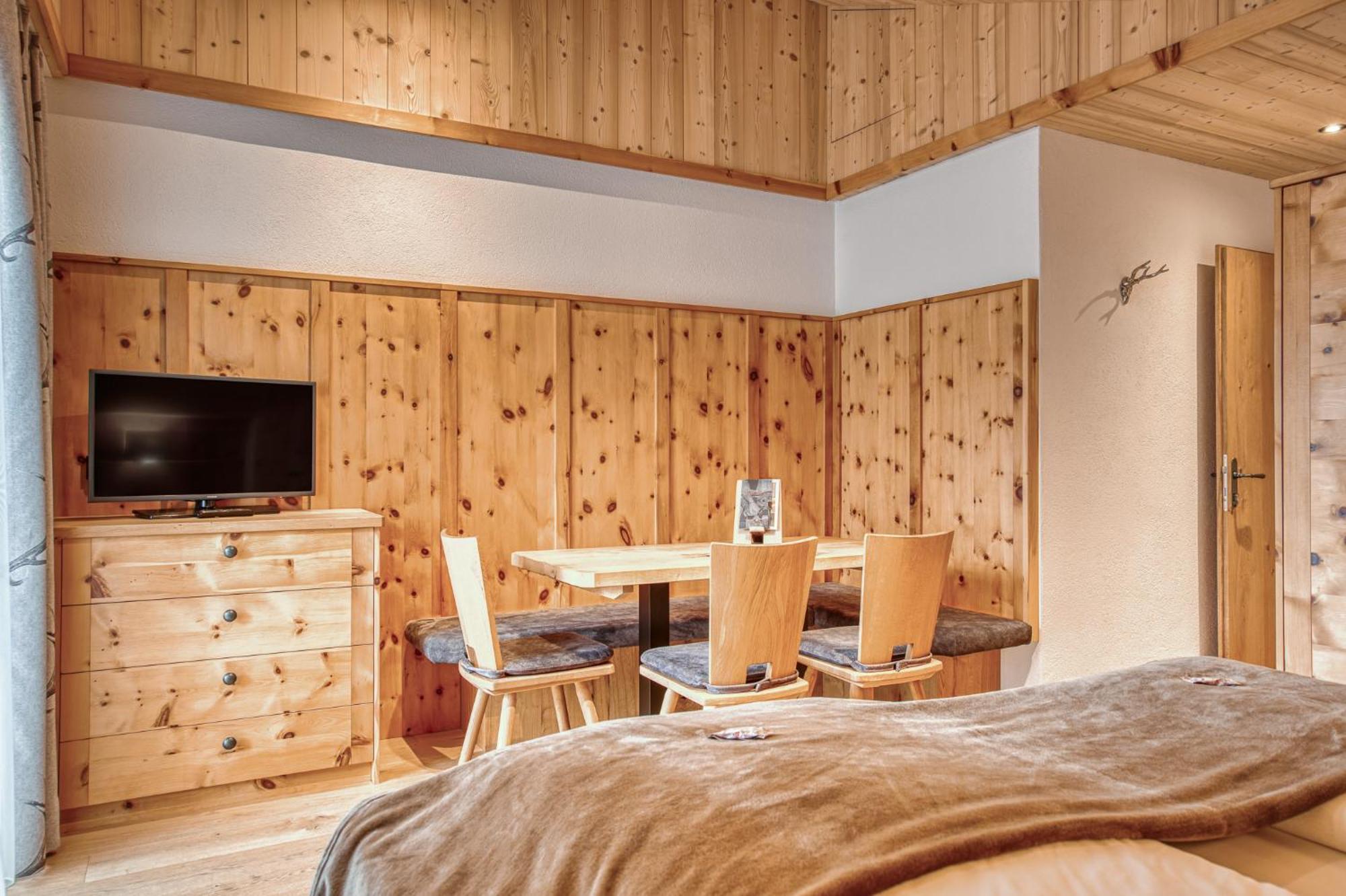 מידרס Hotel Alpenstolz חדר תמונה