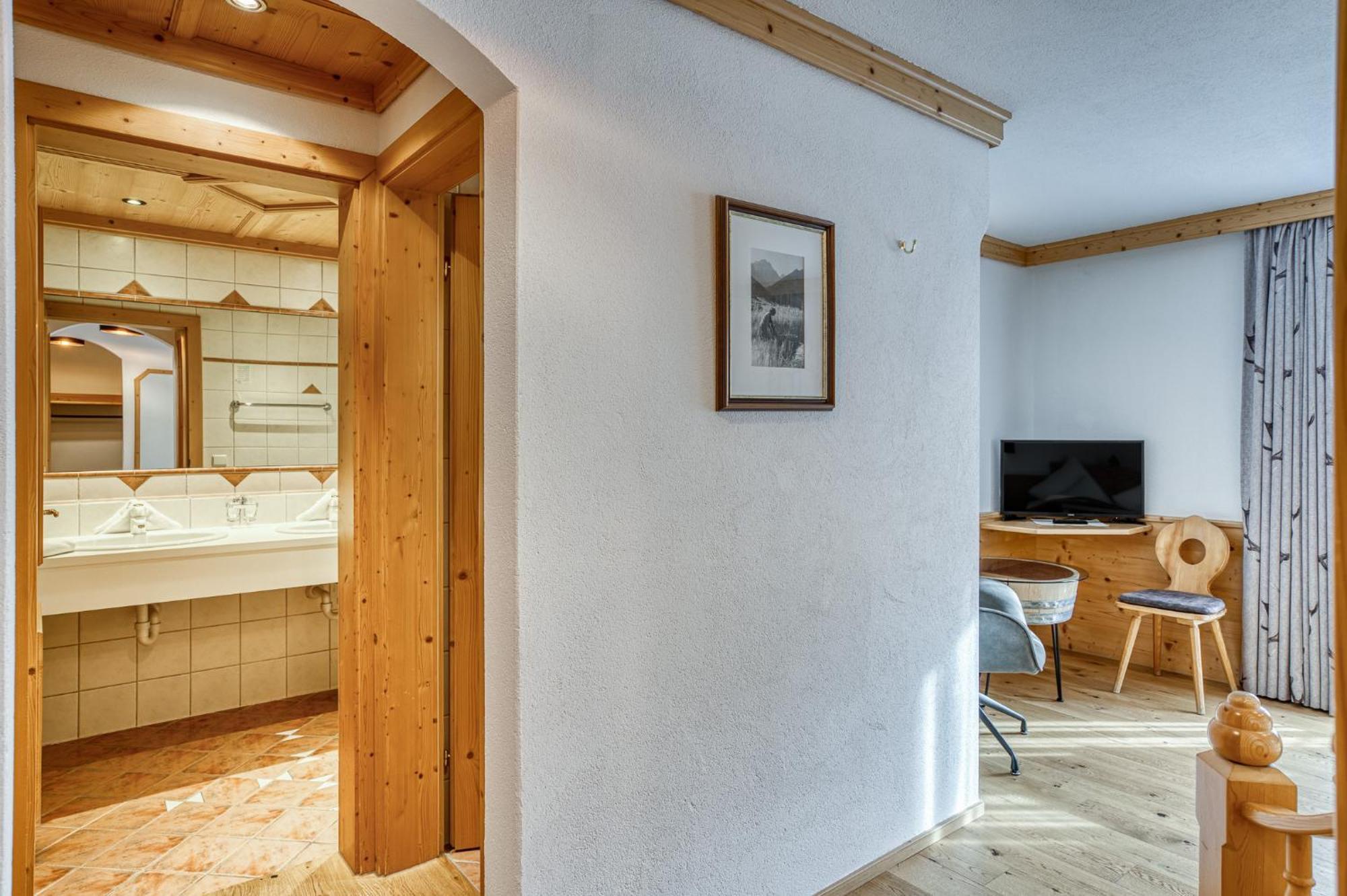 מידרס Hotel Alpenstolz חדר תמונה